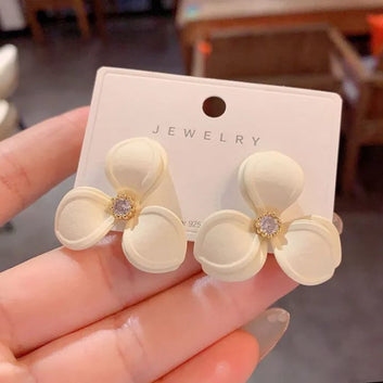 Diamond White Flower - Earring