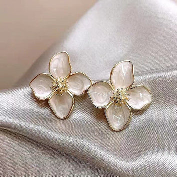 White Shiny Flower - Earring