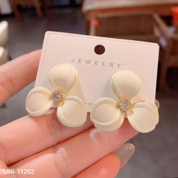 Diamond White Flower - Earring