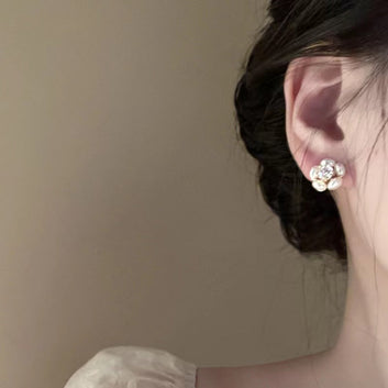 Pearly Diamond Flower - Earring