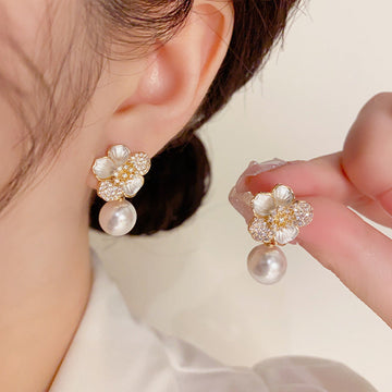 White Flower & Pearl - Earring