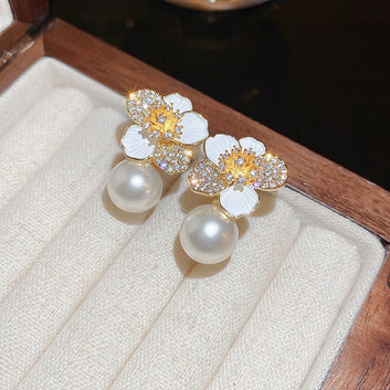 White Flower & Pearl - Earring