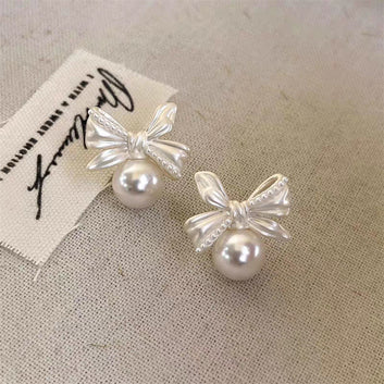 White Shiny Bow Pearl - Earring
