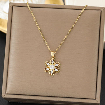 Dimond's Gold Flower - Necklace