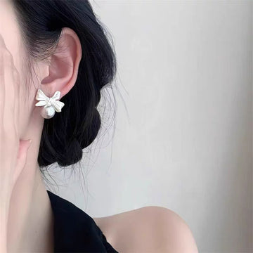 White Shiny Bow Pearl - Earring