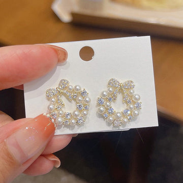 Pearly Diamonds Bow Wreath - Earring