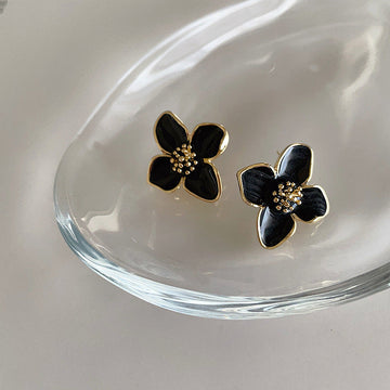 Black Shiny Flower - Earring