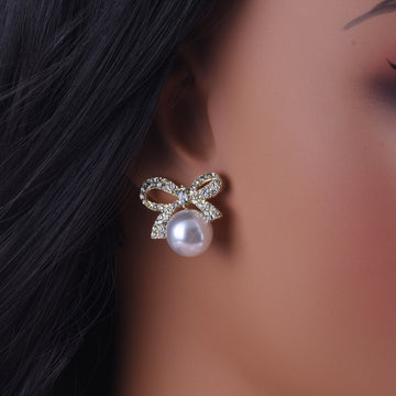 Gold Bow Chunky Pearl - Earring