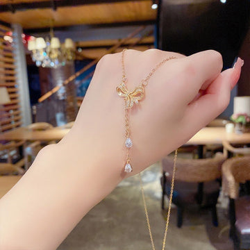 Pearly Gold Bow - Necklace