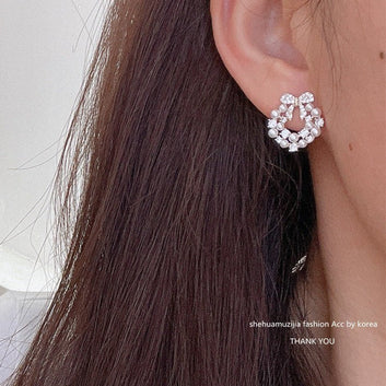 Pearly Diamonds Bow Wreath - Earring