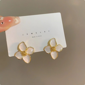 White Shiny Flower - Earring
