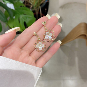 White Shiny Flower Gold - Earring