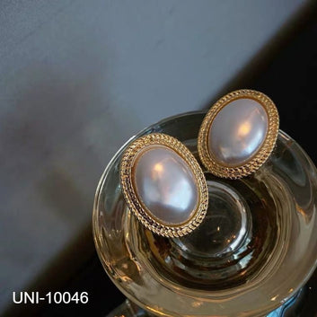 Elegant Pearl Frame - Earring