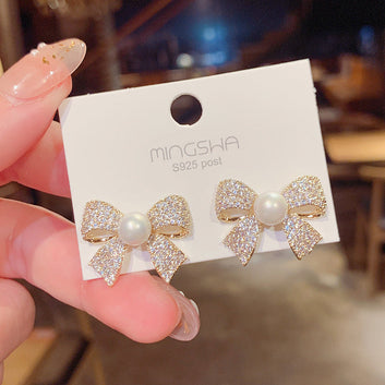 Royal Grace Diamond Pearly Bow - Earring