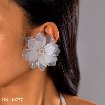 Acrylic White Flower - Earring