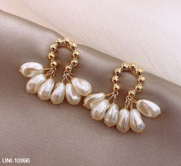 Cluster Pearls - Earrings