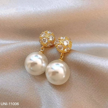 Round Diamond & Pearl Gold - Earrings