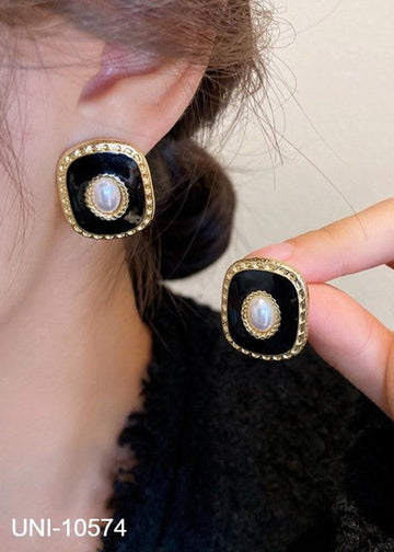 Black & Gold Frame - Earring