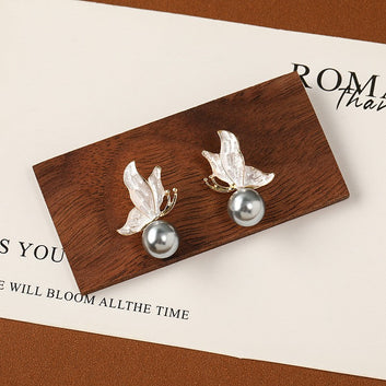 Elegant Pearl Butterfly - Earring Style 2